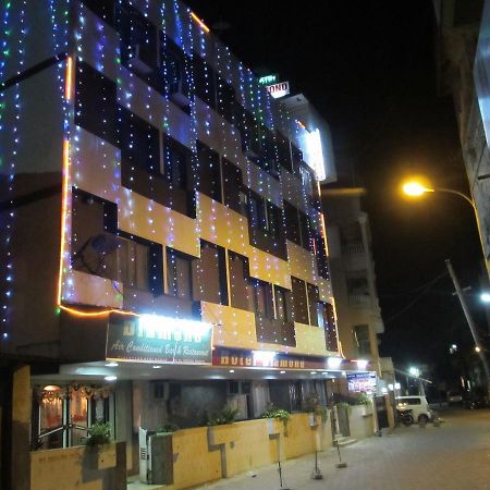 Hotel Diamond Daman Exterior foto