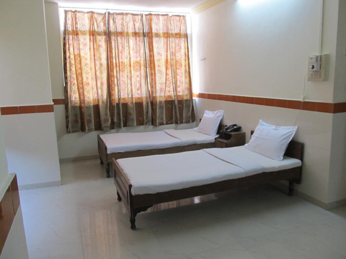 Hotel Diamond Daman Exterior foto