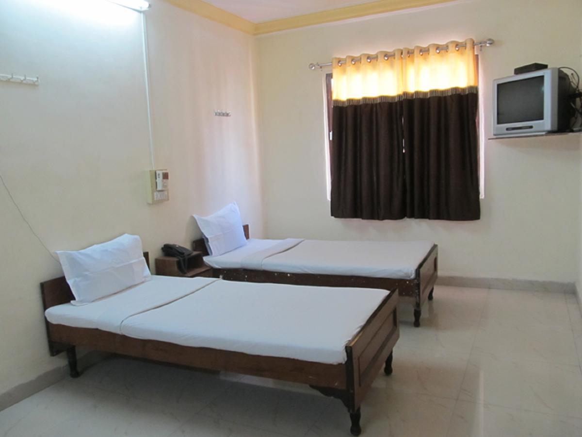Hotel Diamond Daman Exterior foto